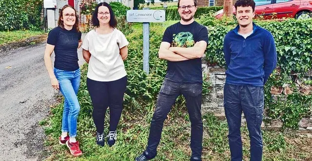 photo  gabrielle corre, vétérinaire associée ; ghislaine richard, auxiliaire vétérinaire ; sébastien versluys, vétérinaire associé et amaury luc, vétérinaire salarié, devant leur nouveau lieu de travail.  &copy;  ouest-france 