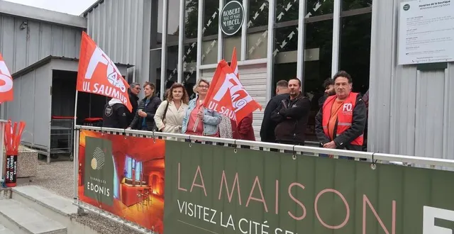 photo  le 5 juin, des salariés de la cave des vignerons robert & marcel avaient débrayé devant le siège, avant la tenue d’une réunion du comité social et économique.  &copy;  co 