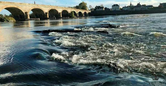 photo  un tuyau long de 3,5 km doit traverser un bras de la loire et l'authion entre les ponts-de-cé et angers.  &copy;  archives ouest-france 