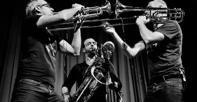 photo  le trio de cuivres journal intime ouvrira le festival, en compagnie du percussionniste congolais fabe beaurel bambi, ce dimanche 22 juin au jardin de l’apostrophe.  &copy;  aleksey kaznadey 