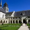 photo lors du tournage de l’émission, stéphane bern a évidemment visité l’abbaye royale.