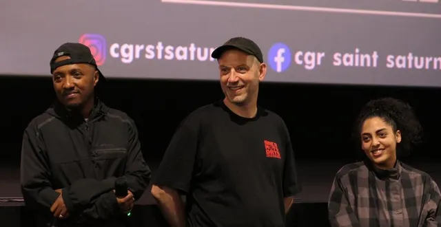 photo  saint-saturnin, dimanche 15 juin. soprano, le réalisateur du film tony datis et la comédienne sofia belabbes sont venus à la rencontre des spectateurs des deux salles qui ont fait le plein au cinéma méga cgr.   &copy;  le maine libre 