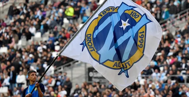 photo  le drapeau de l’olympique de marseille avant la rencontre de ligue 1 face au fc nantes, le 22 février 2020.  &copy;  gerard julien / afp 