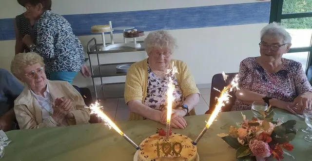 photo  aglaé aubry a fêté ses 100 ans.  &copy;  ouest-france 