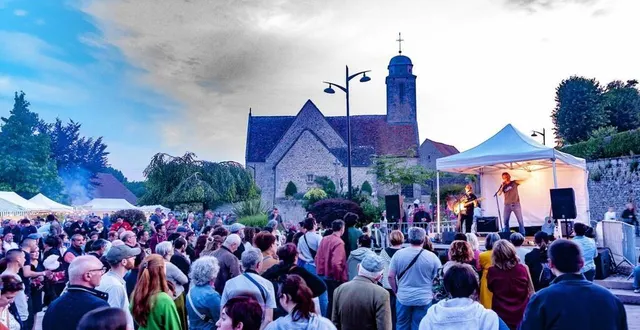 photo  un publique nombreux est venu assister, samedi, à la fête de la musique. ici, sur scène, le groupe vélo.  &copy;  ouest-france 