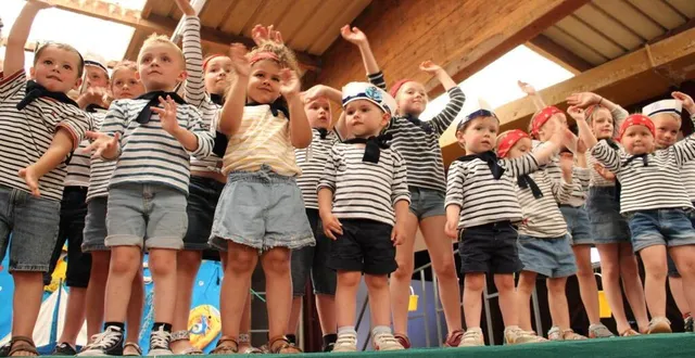 photo  les petits mousses sur scène.  &copy;  ouest-france 