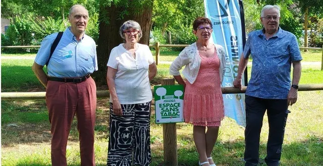 photo  à l’inauguration de l’espace sans tabac du parc de la deniserie. de gauche à droite, pierre pabot du chatelard, médecin retraité et secrétaire général du comité départemental de la ligue contre le cancer ; marie madeleine monnier, maire de chalonnes-sur-loire ; martine richoux, conseillère déléguée à l’environnement ; bernard cady coordinateur de la ligue contre le cancer sur le secteur chalonnes-sur-loire et mauges-sur-loire.  &copy;  ouest-france 