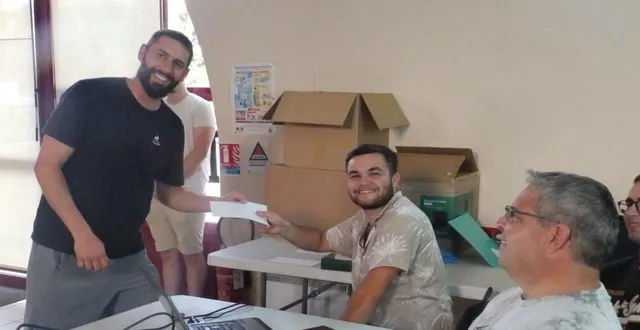 photo  les constructeurs de chars et groupes dansants ont reçu une compensation numéraire, pour compenser les frais liés à leur prestation dans le défilé.  &copy;  co 