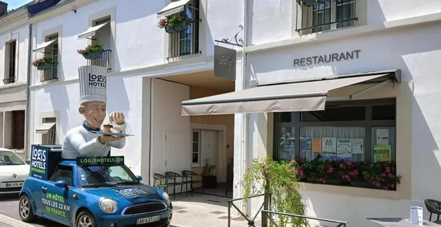 photo  le véhicule hors du commun de logis hôtel a accueilli les convives sur la terrasse de l’hôtel d’angleterre.  &copy;  ouest-france 