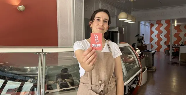 photo  marie cléran, s’apprête à ouvrir sa glacerie artisanale située au cœur de la flèche  &copy;  ouest-france 