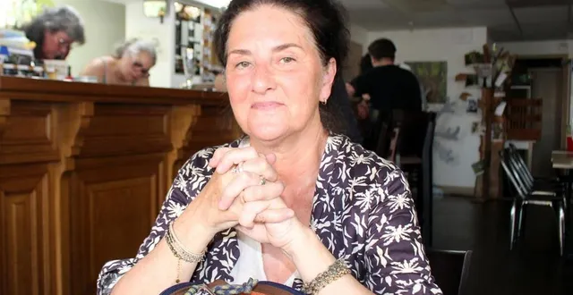 photo  manuela delva-guenoun préside l’association tisseurs de liens. nathalie gaudrée, secrétaire et joël guénoun, trésorier complètent le bureau.  &copy;  le maine libre 