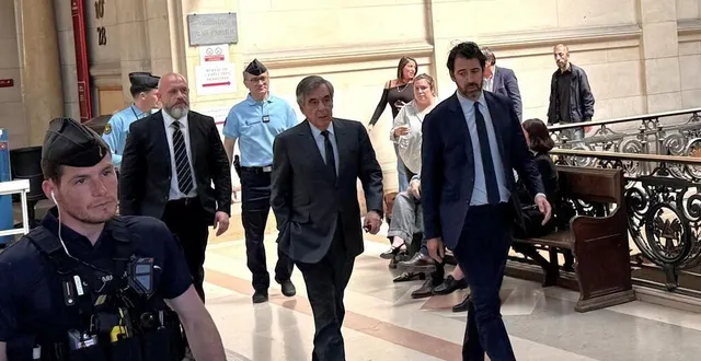 photo  françois fillon avec son avocat me antonin lévy, au palais de justice de paris lors du troisième procès, le 29 avril dernier.  &copy;  philippe mirkovic / ouest-france 