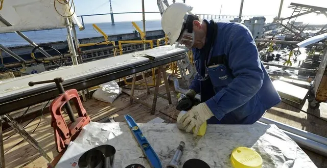 photo  aux chantiers de l’atlantique, où les commandes mirifiques de paquebots se succèdent. l’un des symboles d’une région considérée par ses habitants comme particulièrement dynamique. pourtant, les sondés du reste de l’hexagone y sont moins sensibles.  &copy;  archives ouest-france 