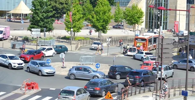 photo  au mans (sarthe), depuis ce lundi 16 juin 2025 et l’arrêt du tram t1 sur une portion de la ligne, les difficultés de circulation dans l’hyper-centre sont exacerbées.  &copy;  ouest-france 