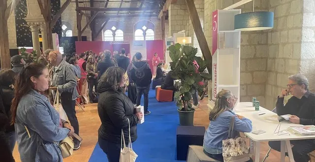 photo  plus de 8 000 personnes ont participé à la première édition du festival cultissime, en septembre 2024. l’auteur américain douglas kennedy (à droite) était l’un des invités d’honneur.  &copy;  ouest-france 