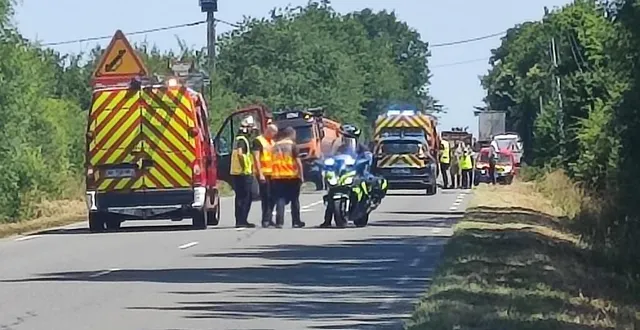 photo  la collision frontale entre deux véhicules sur la route départementale 963 entre le louroux-béconnais et candé, a fait un blessé léger.  &copy;  ouest-france 