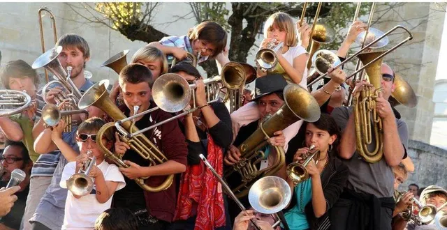 photo  la fanfare de la touffe jouera à partir de 21 h 30.  &copy;  co 