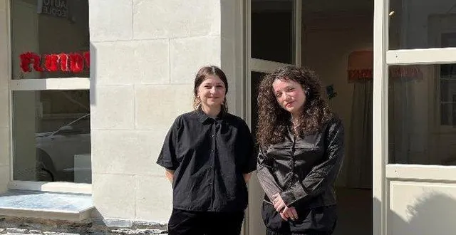 photo  l’exposition d’ysé et lilou du collectif pamplemousse inaugure la nouvelle entrée de la galerie.  &copy;  co 