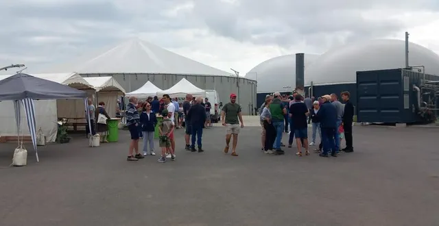 photo  après une inauguration, plus de cinq cents personnes ont participé à la porte ouverte de l’usine de méthanisation.  &copy;  ouest-france. 