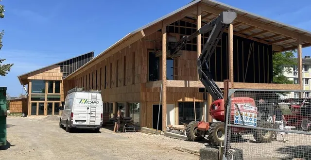 photo  le chantier de la future école ginette-kalinka : d’un montant de 9 millions d’euros, l’établissement qui se construit dans le quartier vallée d'auge est le plus important investissement de terres d’argentan interco.  &copy;  ouest-france 