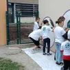 photo  vendred 13 juin 2025, les élèves de l’école primaire publique de vivoin, dans le nord-sarthe, ont travaillé avec les artistes professionnels pour décorer l’établissement scolaire. 