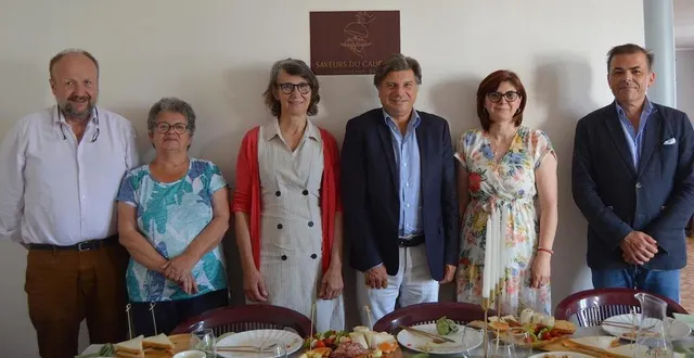 photo  patrick settier, adjoint de galiène cohu, martine crinière, galiène cohu, denys wissler, madina koumaritova et jérôme coirier.  &copy;  ouest-france 