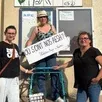 photo vendredi 13 juin, émilie tessier, juliette samson, marina giet et deux autres parents ont manifesté devant l’école jacques-prévert pour le manque d’aesh.