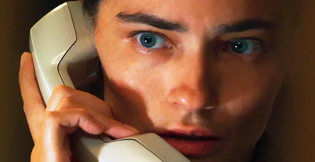 photo  saadet isil aksoy tient le rôle de sabiha, alias arzu.  &copy;  dr 