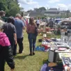 photo  la foule dimanche au vide-greniers. 