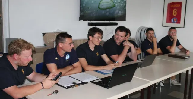 photo  adrien le dréau, président depuis un an, et le bureau.  &copy;  le maine libre 