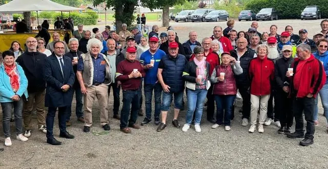 photo  l’ouverture de la journée s’est faite en présence du maire de la commune, ainsi que de celle de montfort-le-gesnois, d’élus, d’associations locales et d’habitants.  &copy;  le maine libre 