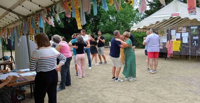 photo  plusieurs associations ont proposé des démonstrations et initiations à la danse.  &copy;  co 