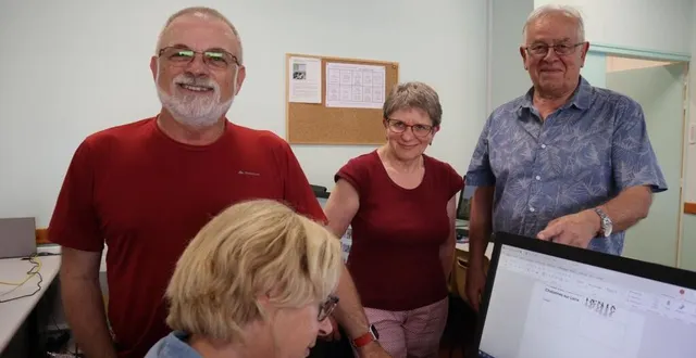 photo  pascal riondy, la trésorière anne-marie bernier et bernard cady guident les participants dans leur découverte de l’informatique.  &copy;  co 