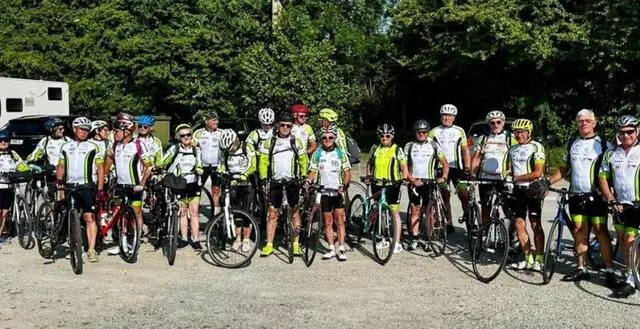 photo  parmi les cyclistes, certains étaient habitués des longues distances, d’autres découvraient ce type de séjour, mais tous et toutes ont apprécié partir à la découverte de ce département breton.  &copy;  co 