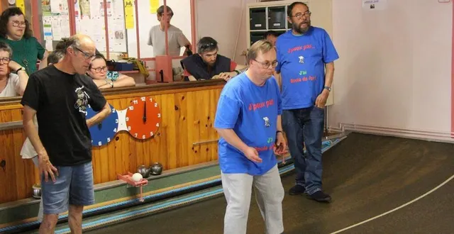 photo  chez les résidents des foyers de vie, la boule de fort est une activité très demandée qui donne lieu à des rencontres régulières tout au long de l’année.  &copy;  ouest-france 