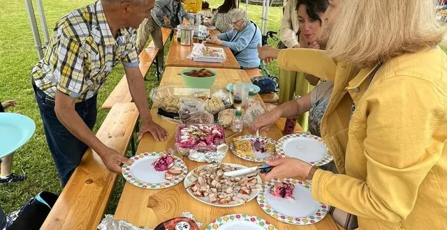 photo  cette journée solidaire, une belle façon de partager et d’aller à la rencontre des associations.  &copy;  le maine libre 