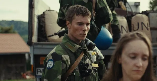 photo  edvin ryding (strand) dans la série d’ahmed abdullahi.  &copy;  © johann hannu / yellow bird 