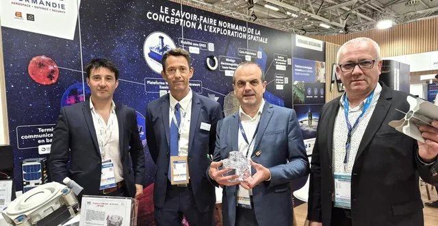 photo  des entreprises normandes présentent leur savoir-faire en matière spatiale. de gauche à droite : les représentants de 6napse, thermocoax, volume-e et calip group.  &copy;  marc braun/ouest france 