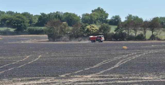 photo  une dizaine de camions ont été engagés, mercredi, à chazé-sur-argos.  &copy;  co - joël audouin 