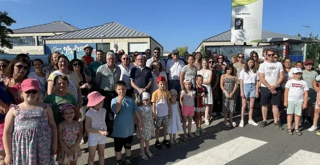 photo  la mobilisation des parents d’élèves du collège andré-malraux à trun a réuni quatre-vingts personnes.  &copy;  ouest-france 