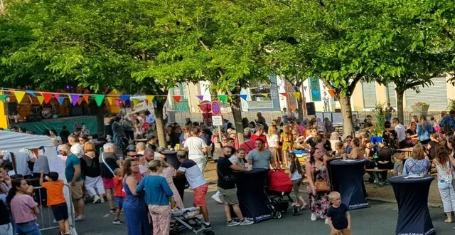 photo  la place de la sirène devient scène musicale.  &copy;  le maine libre 