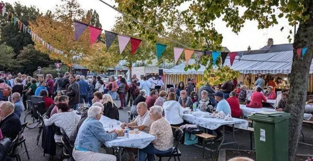 photo  les allonnais pourront se retrouver ce soir place du vieux-bourg pour faire la fêt.  &copy;  archives le maine libre 