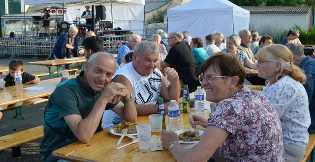 photo  des tablées spacieuses ont été installées par les bénévoles de bessé initiative.  &copy;  ouest-france 