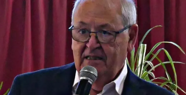 photo  après avoir passé « une année fantastique » en tant que choriste à chorabelle, claude smirou et 249 amoureux de la voix, se produiront devant la mairie de niort, pour célébrer la fête de la musique, samedi 21 juin, à partir de 20 heures.  &copy;  chorabelle 