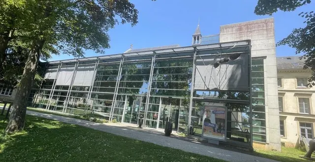 photo  inaugurée en 1995, la médiathèque françois-mitterrand est adossée sur le couvent des rédemptoristes datant de 1872.  &copy;  ouest-france 