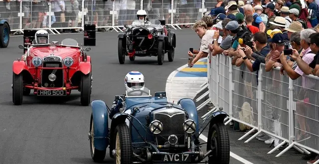 photo  l’édition 2025 du mans classic sera de retour sur la piste des 24 heures du mans du 3 au 6 juillet, et il reste des places !  &copy;  marc ollivier / ouest france 