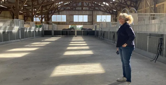 photo  caroline benguigui dans le barn qu’elle a totalement réaménagé à fatines.  &copy;  ouest-france 