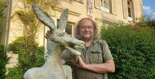 photo  la chartre-sur-le-loir, vendredi 13 juin 2025. le sculpteur et antiquaire jean-luc jérôme a investi l’ancienne école des garçons.  &copy;  le maine libre 