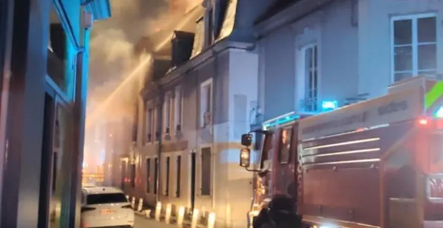 photo  le feu a pris dans un appartement, 12, rue du collège à la flèche.  &copy;  julien preuvost 