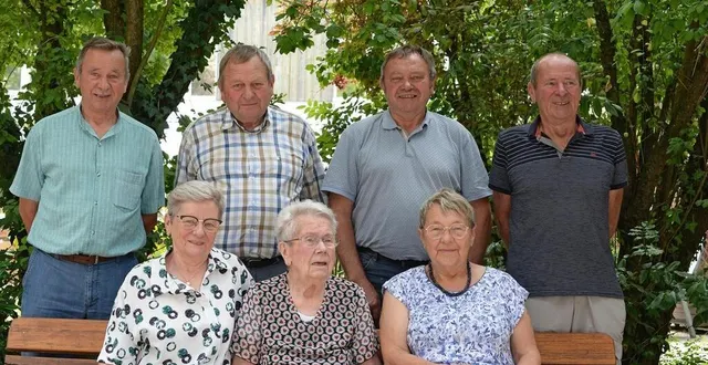 photo  yvette guiton entourée de ses six enfants, venus lui fêter son anniversaire.  &copy;  le maine libre 